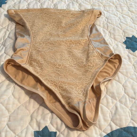 SELF EXPRESSIONS BY MAIDENFORM SIZE 2XL BEIGE NEW WITHOUT TAGS SHAPEWEAR - Picture 2 of 5